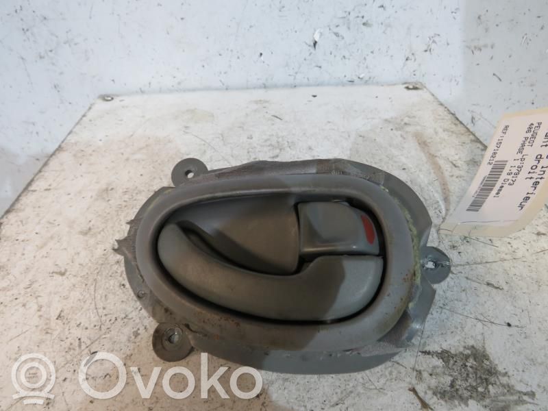 Manecilla interna puerta delantera   914388