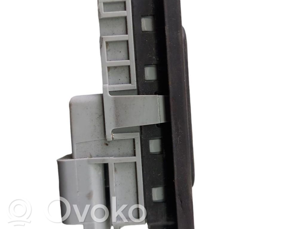 Tailgate opening switch   908895927R