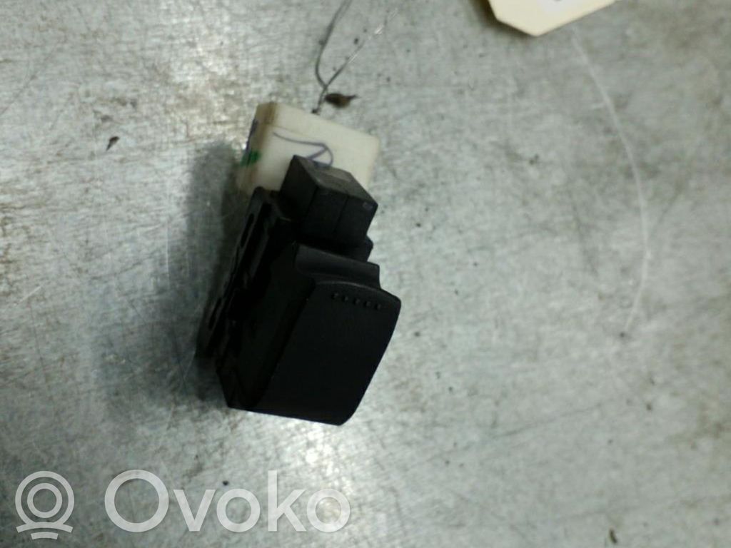 Suzuki Alto Interruptor del elevalunas eléctrico 