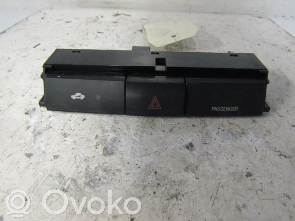 Botón interruptor de luz de peligro   843320F020