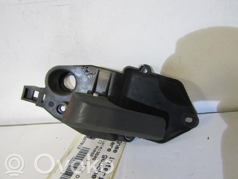 Manecilla interna puerta trasera   71748208