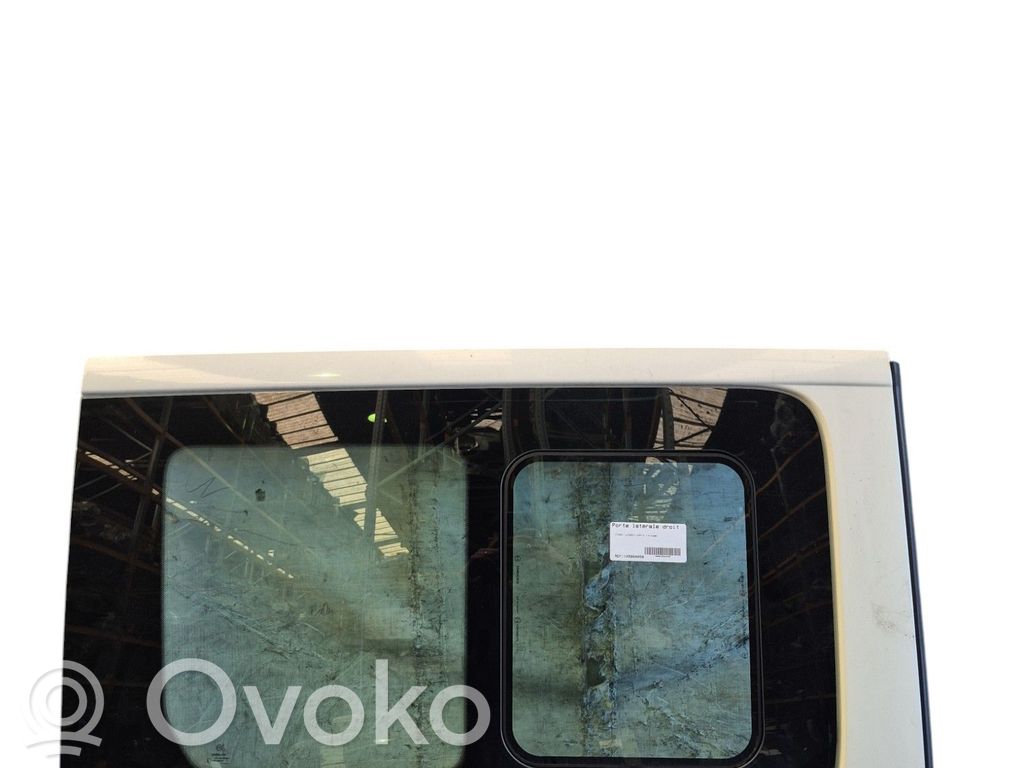 Side sliding door   00009008Q4