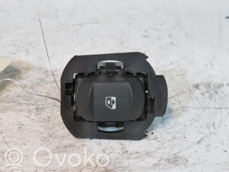 Electric window control switch   8200167232