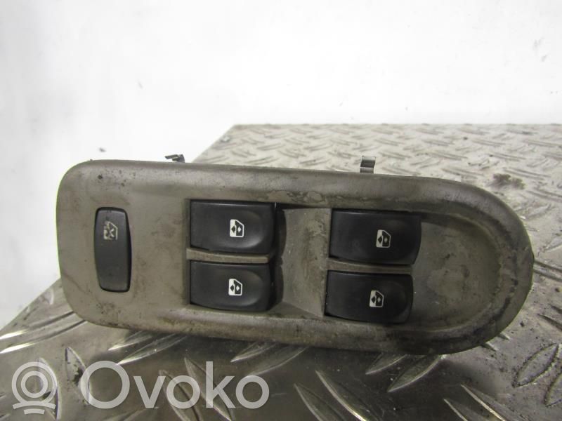 Interruptor del elevalunas eléctrico   8200214945