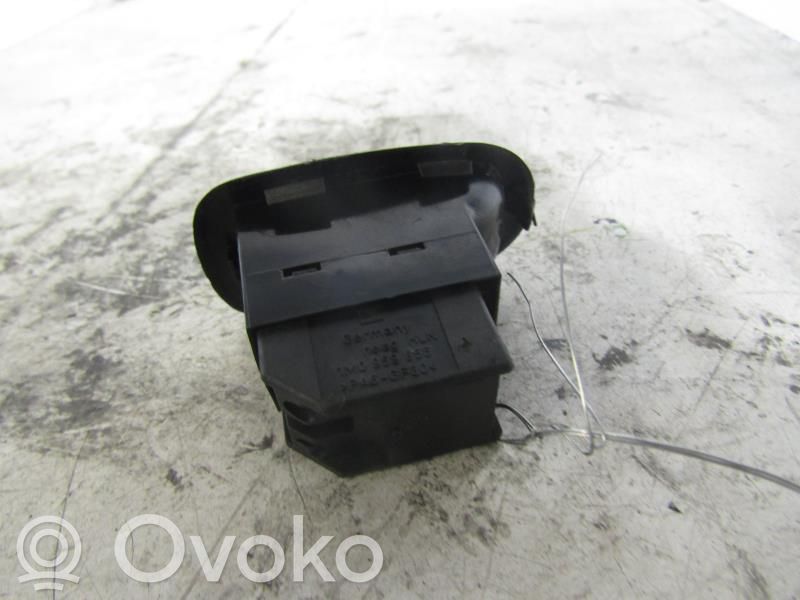 Electric window control switch   1M095985501C