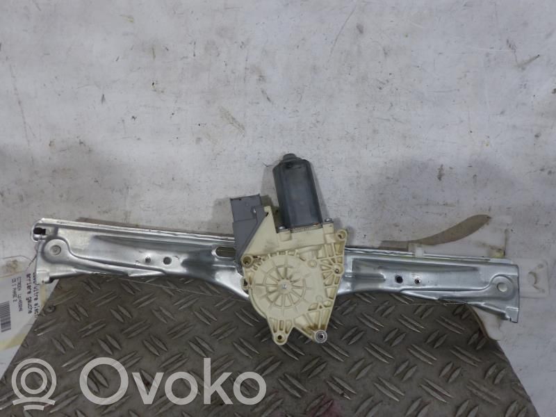 Elektryczny podnośnik szyby drzwi tylnych   922364