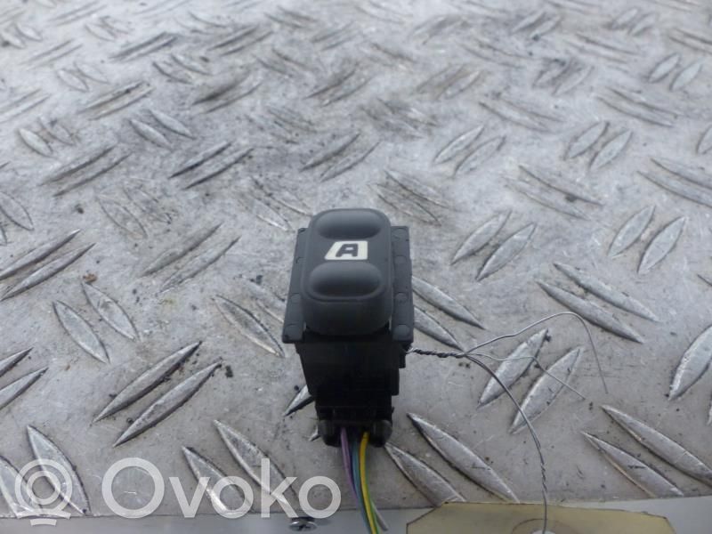 Peugeot 607 Electric window control switch 