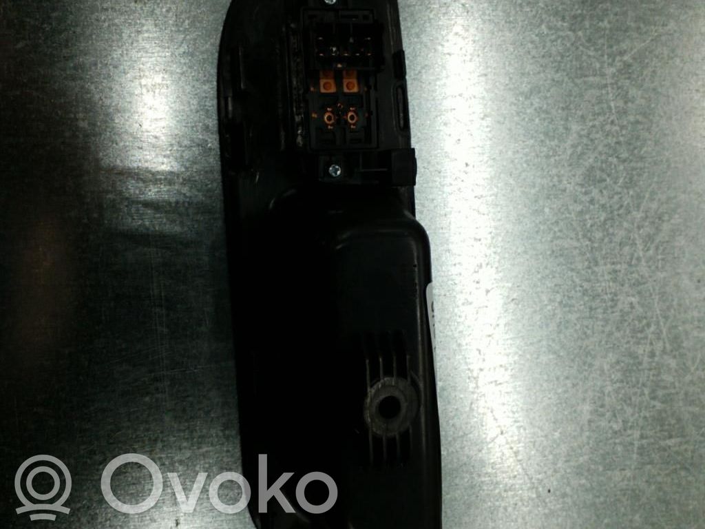Electric window control switch   935832P000