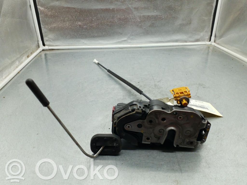 Opel Astra J Front door lock 