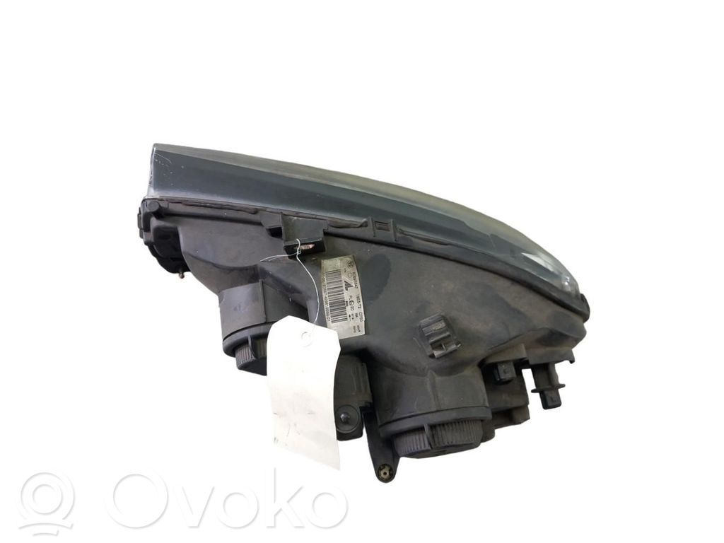 Scheinwerfer   60695647