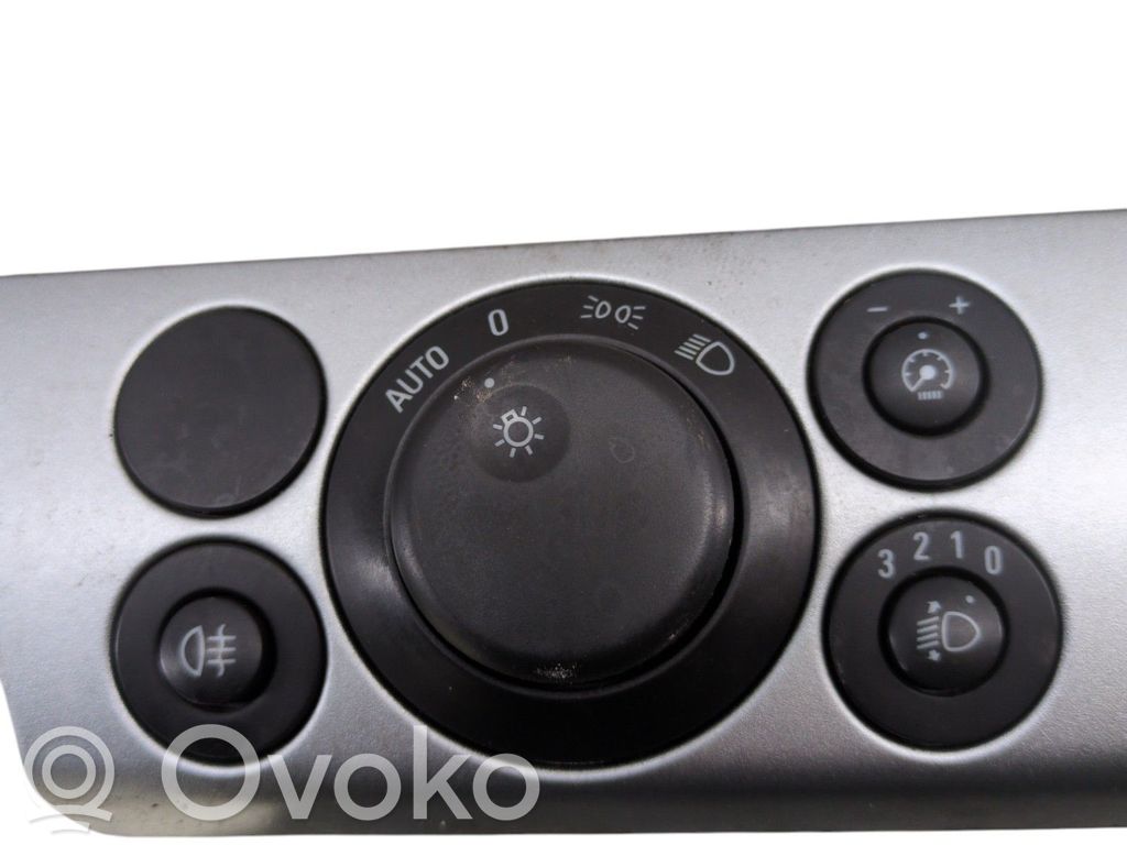 Opel Astra H Light switch 