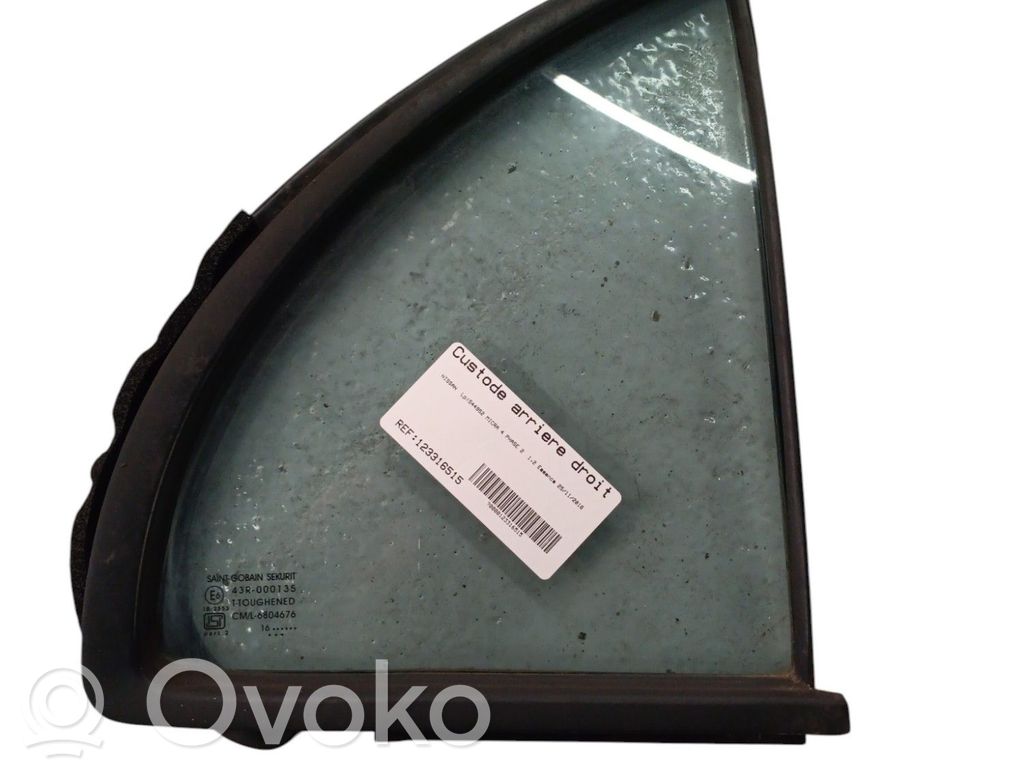 Ventanilla de ventilación de la puerta trasera   822621HB0A