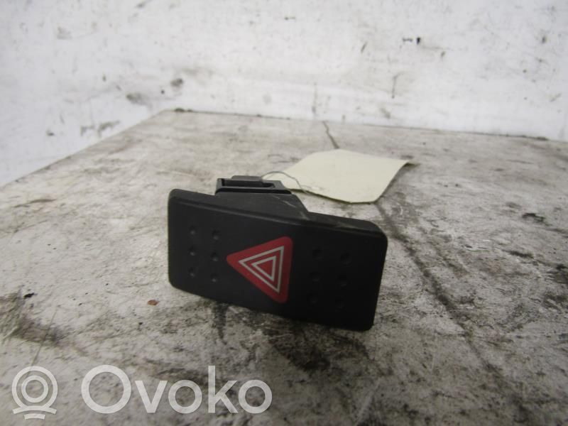 Suzuki SX4 Botón interruptor de luz de peligro 