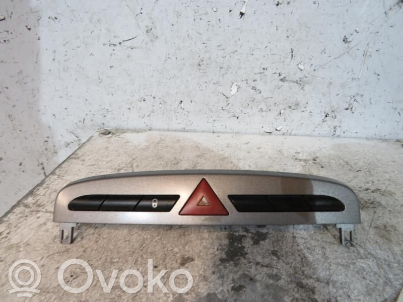 Hazard light switch   649014