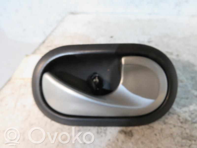 Renault Clio III Manecilla interna puerta delantera 