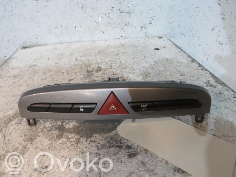 Peugeot 308 Hazard light switch 