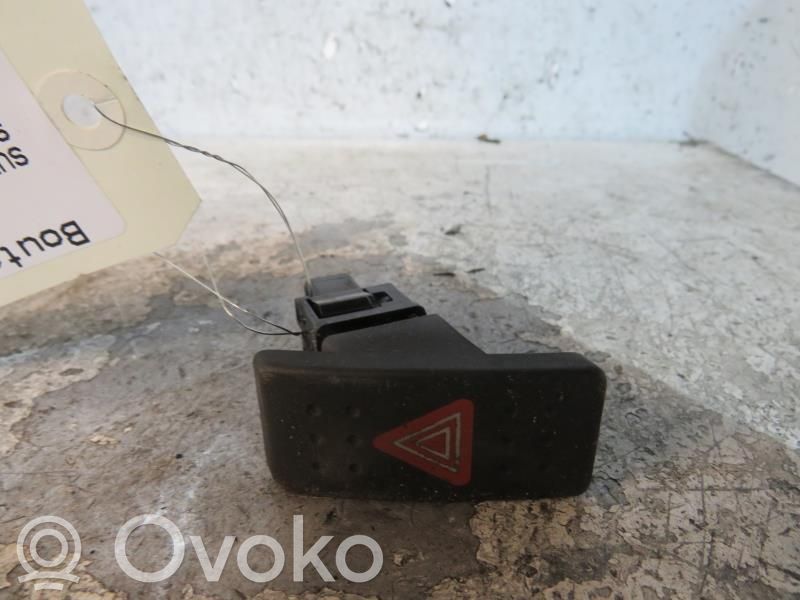 Suzuki SX4 Botón interruptor de luz de peligro 