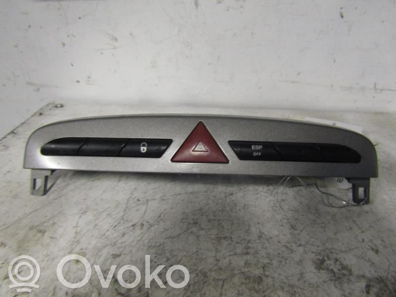 Peugeot 308 Hazard light switch 