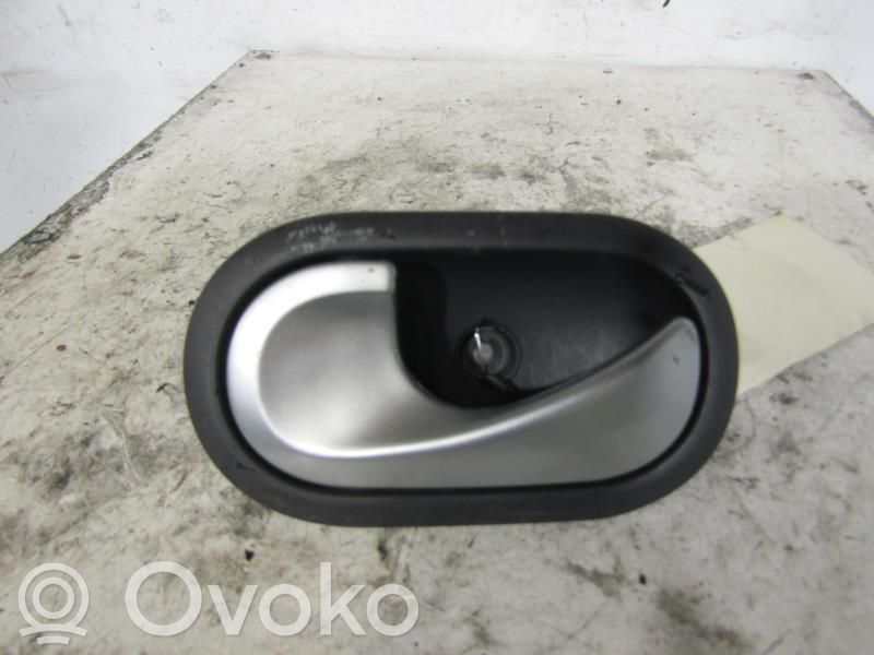 Renault Clio III Manecilla interna puerta trasera 