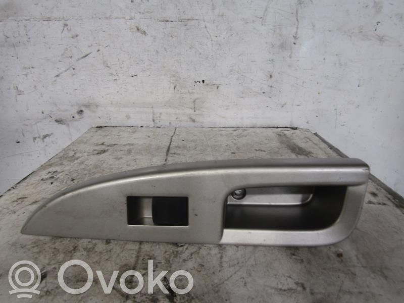 Comutator comandă geamuri electrice   848100D030