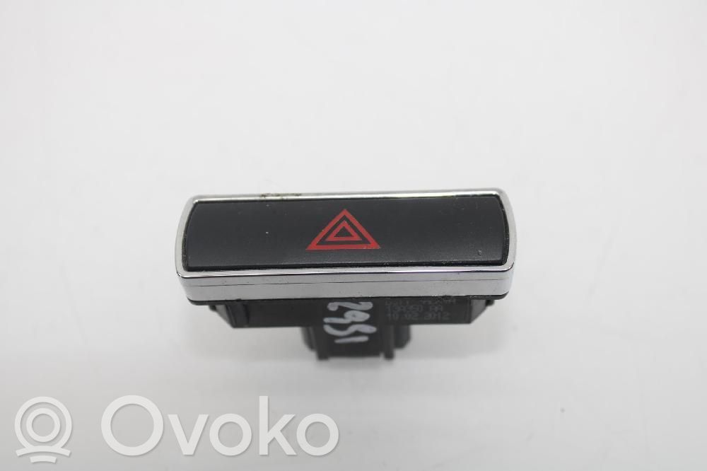 Botón interruptor de luz de peligro   BS7T13A350