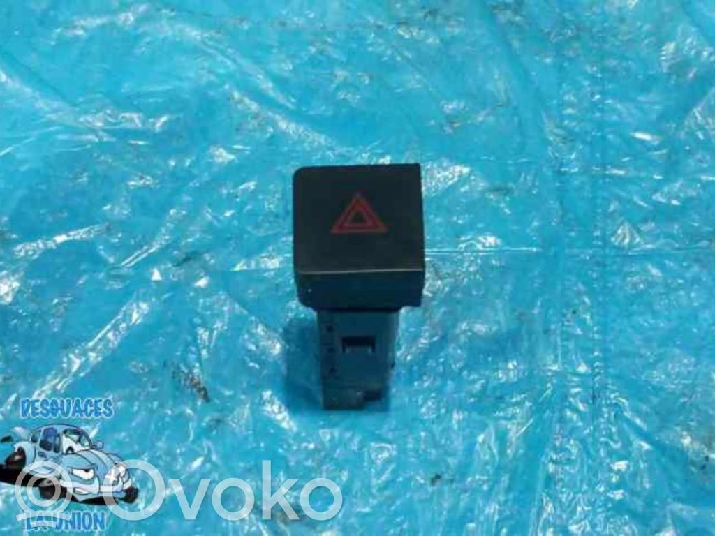 Botón interruptor de luz de peligro   202005304