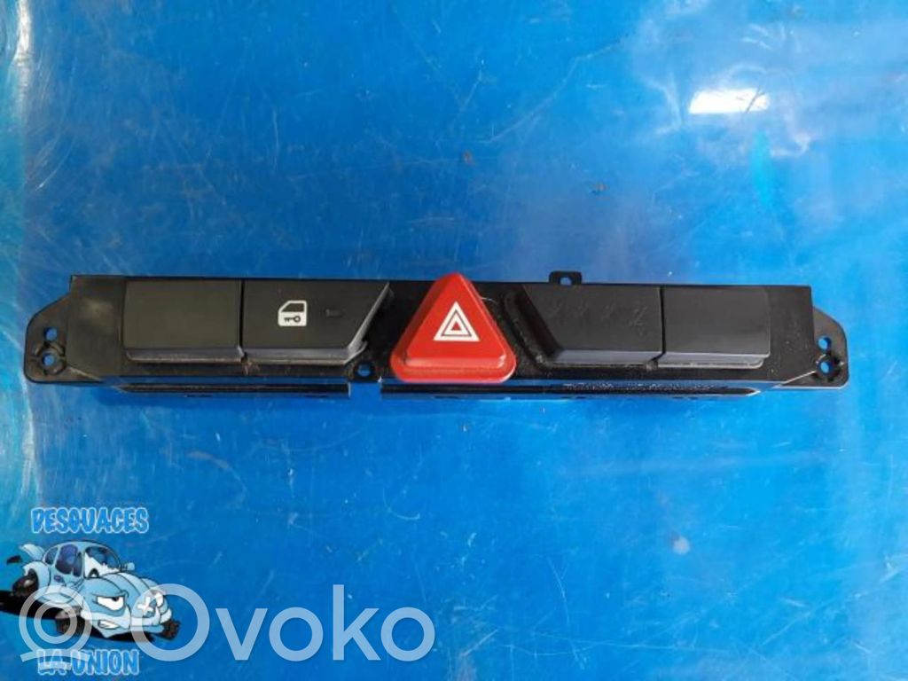 Botón interruptor de luz de peligro   937001H000