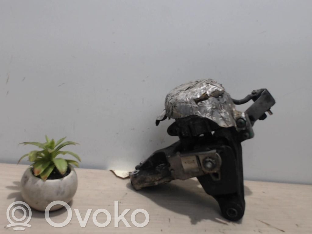 Engine mount bracket
