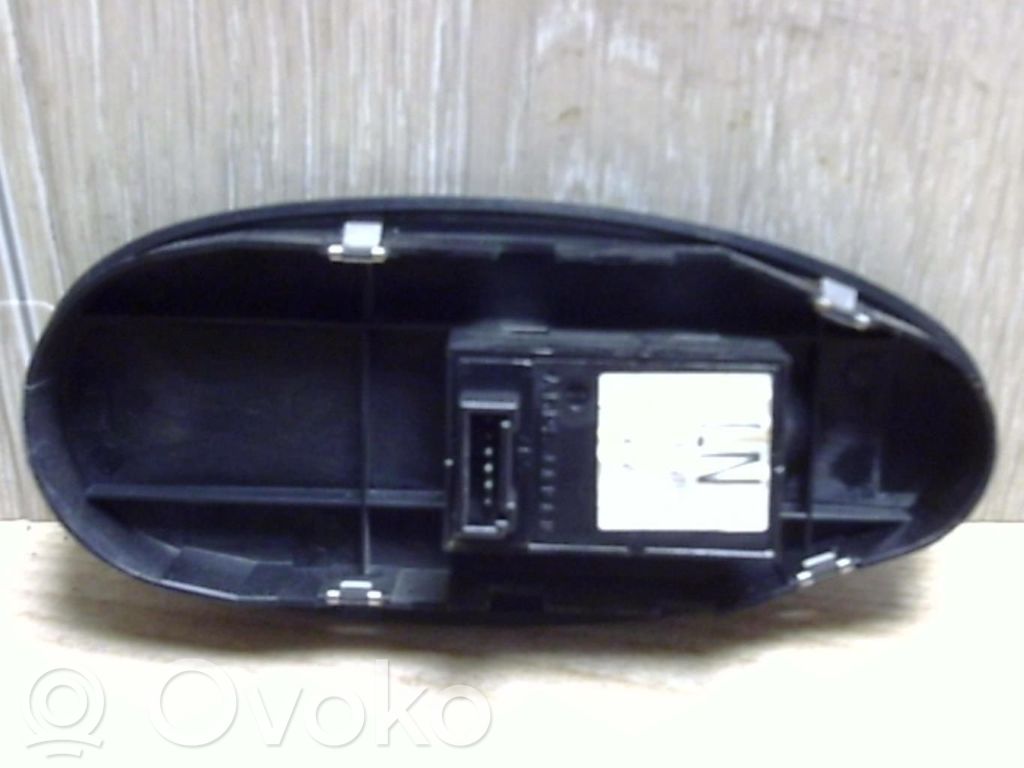 Interruptor del elevalunas eléctrico   YUD100731PUY,YUD100731PUY