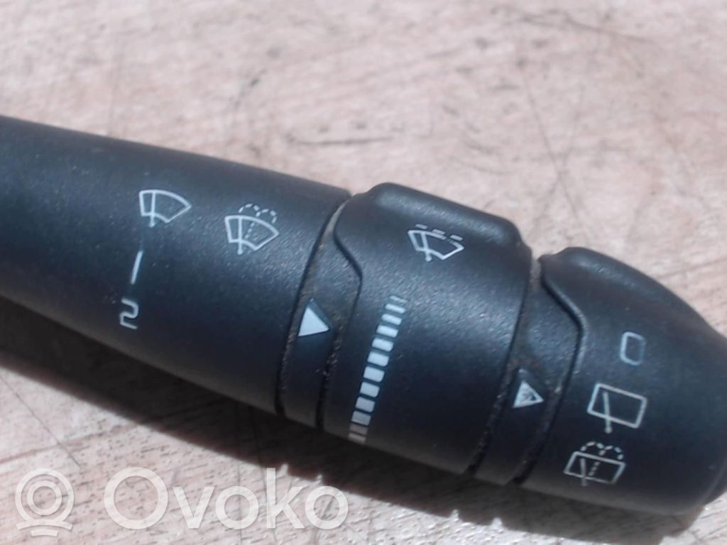 Boutons / interrupteurs volant   7701048915,7701048915