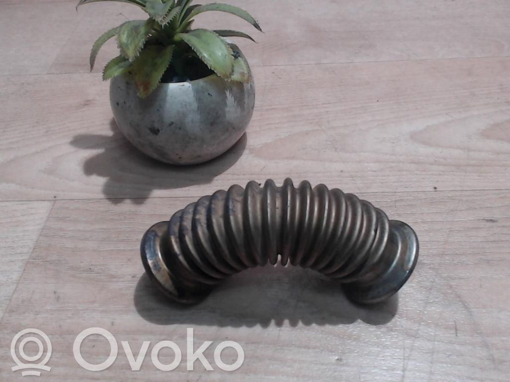 Autres pièces compartiment moteur