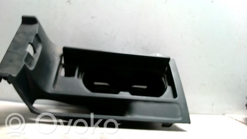 Mazda 2 Centrālā konsole 