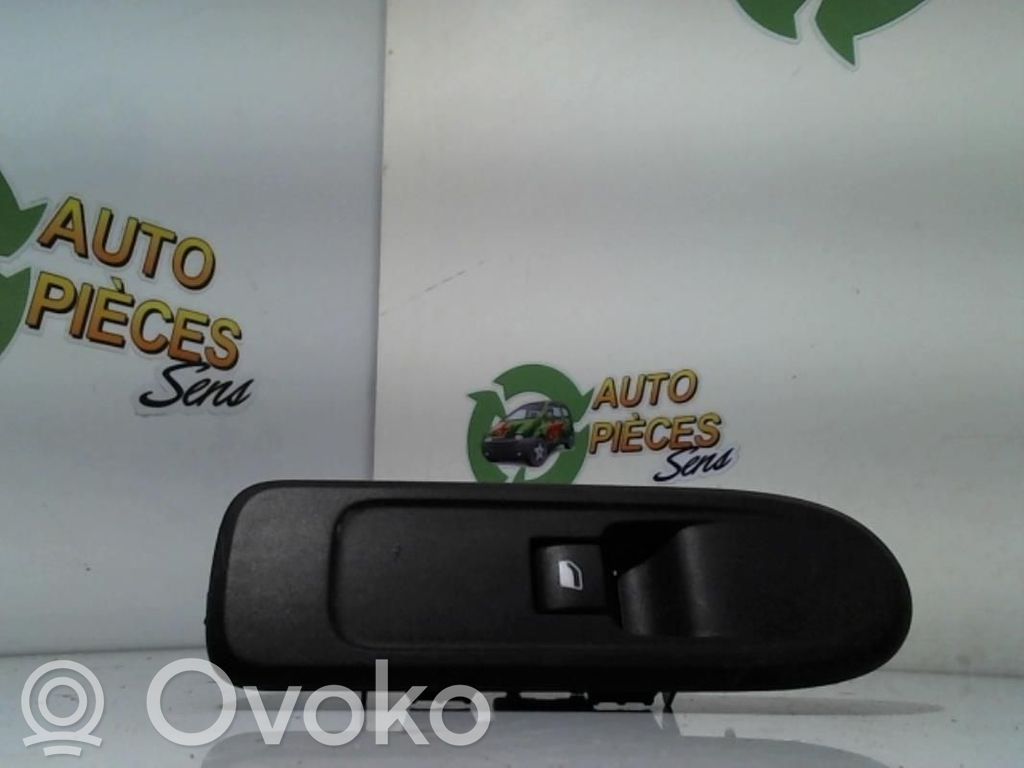 Electric window control switch   6490CH,6490CH