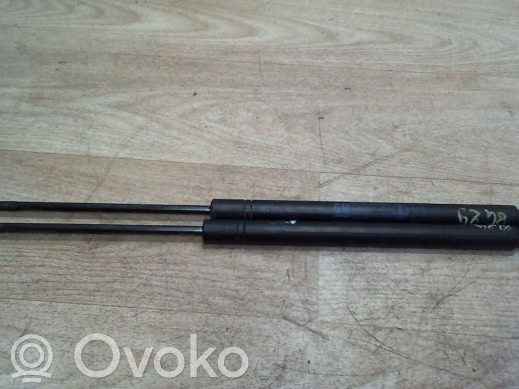 Opel Vectra B Konepellin kaasujousi 