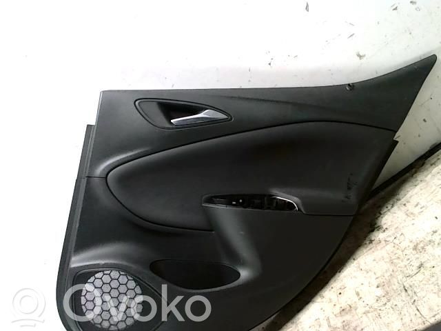 Opel Astra K Aizmugurē apdare 