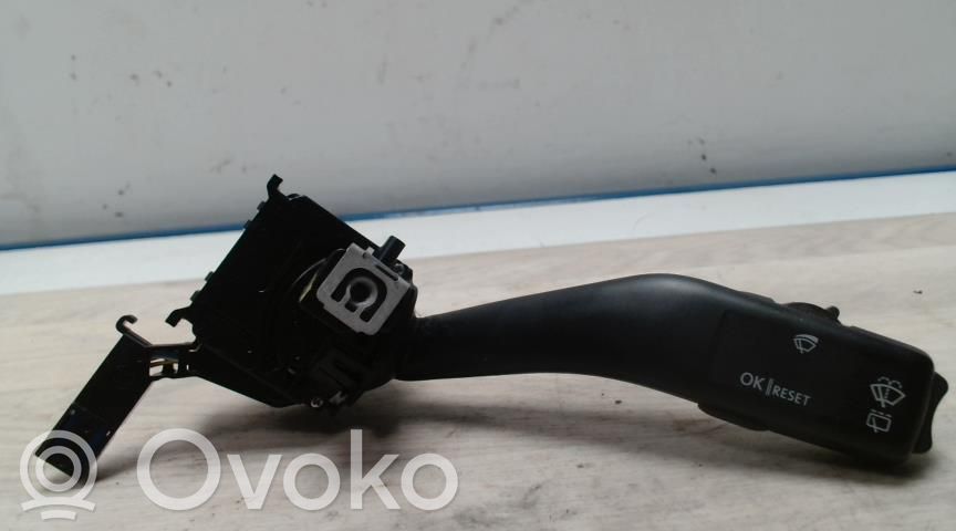 Volkswagen Touran I Boutons / interrupteurs volant