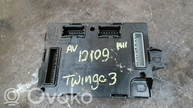 Renault Twingo III Fuse box set 
