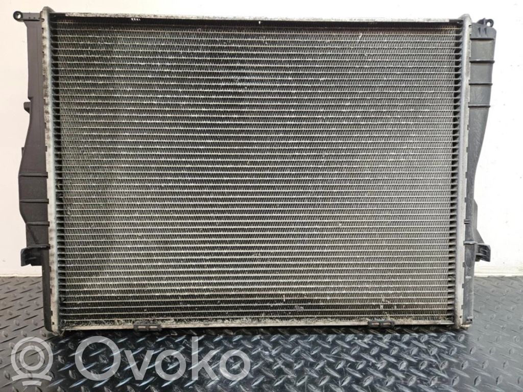 BMW 1 E81 E87 Dzesēšanas šķidruma radiators 