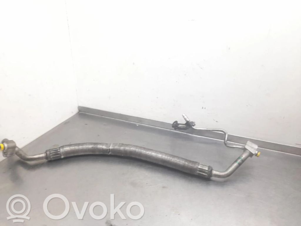Ilmastointilaitteen putki (A/C)   64533400401