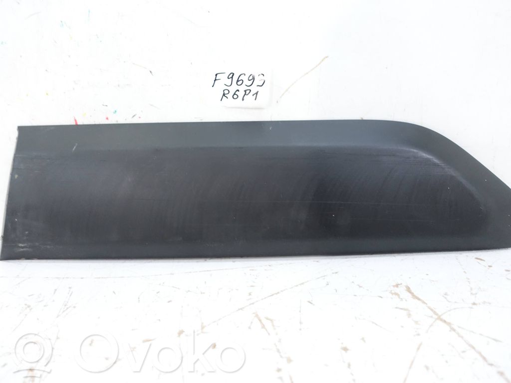 Peugeot Rifter Aizmugurē durvju dekoratīvā apdare (moldings) 