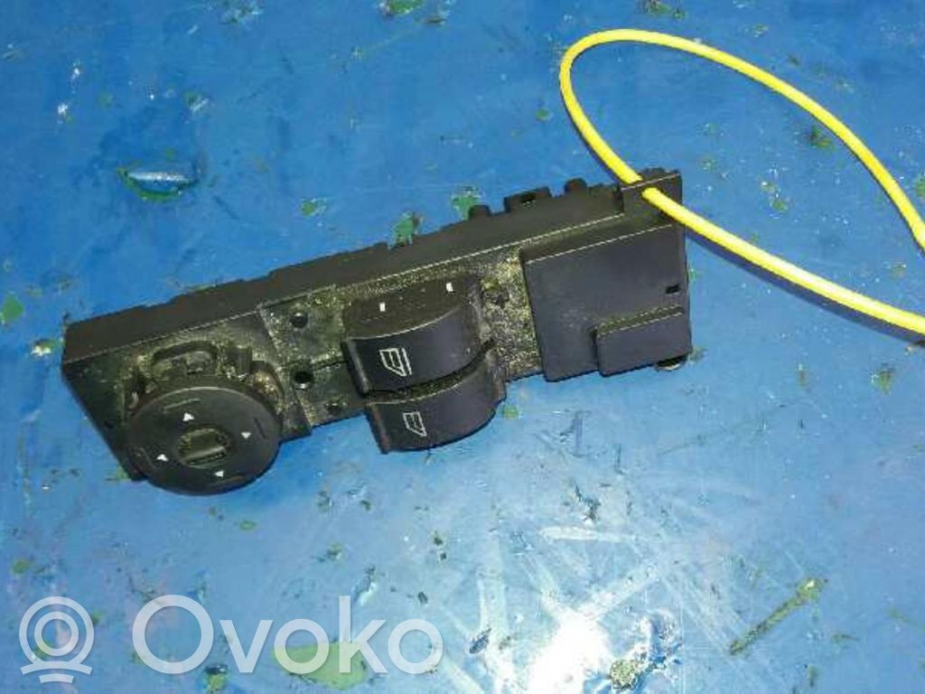 Ford Focus Przyciski szyb 