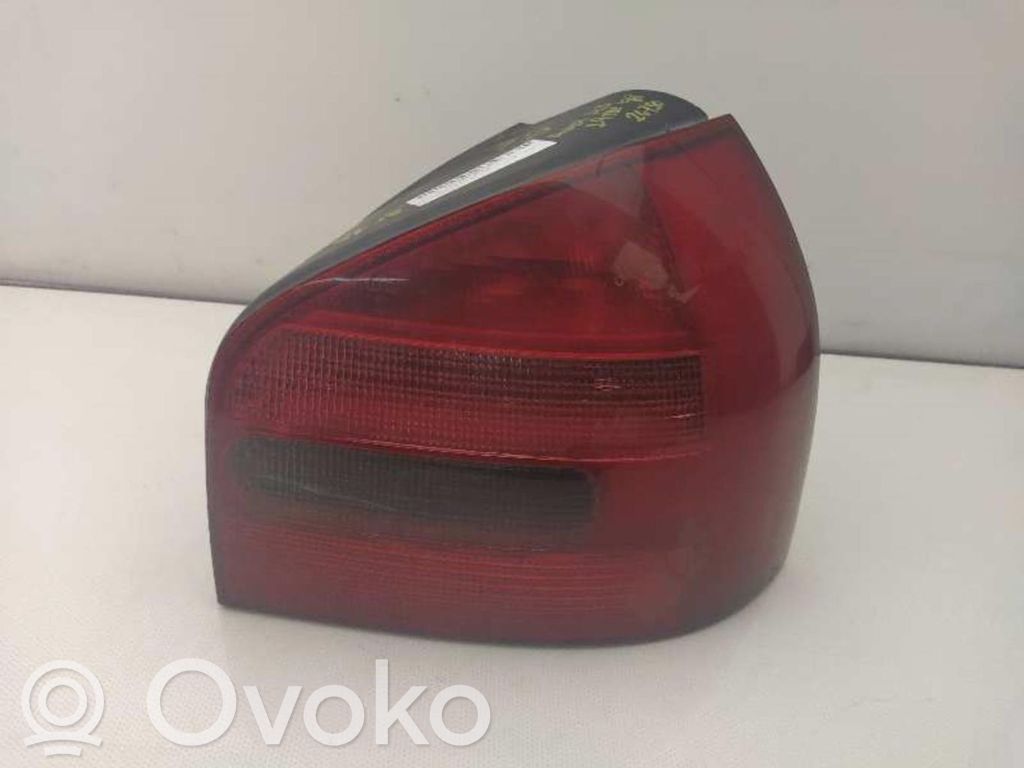 Luz trasera/de freno   8L0945257R