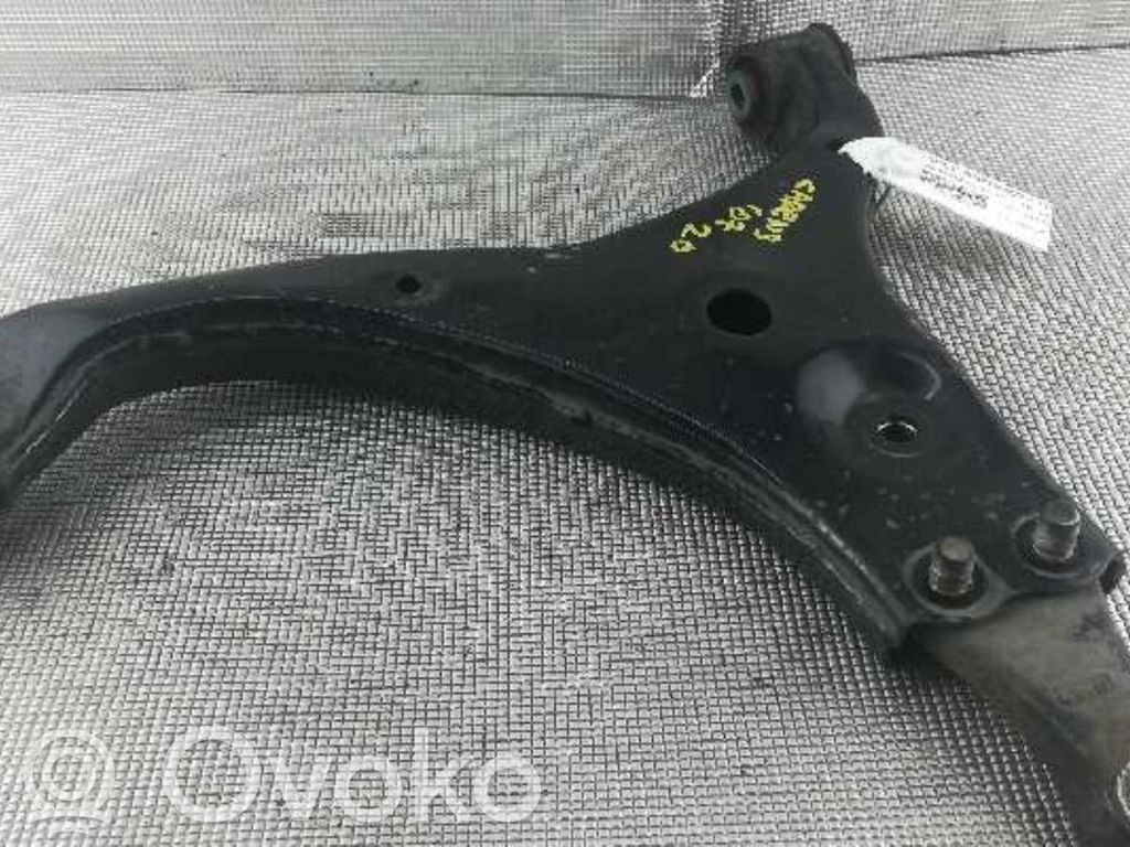 KIA Carens I Braccio di controllo sospensione anteriore inferiore/braccio oscillante 