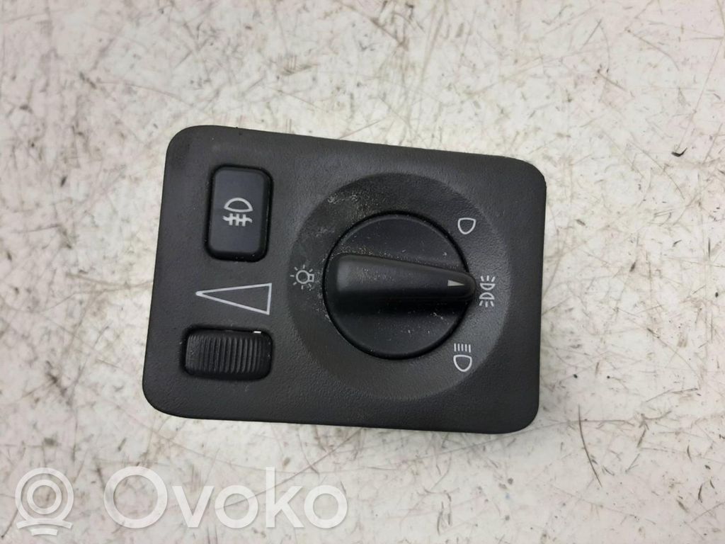 Lukturu slēdzis   758173