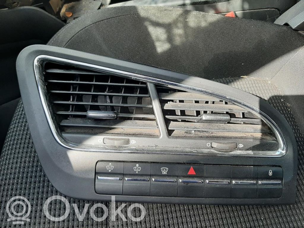 Grille d'aération centrale   9686528077