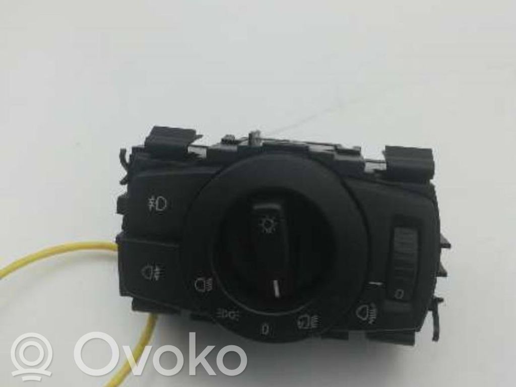 Light switch   693279203