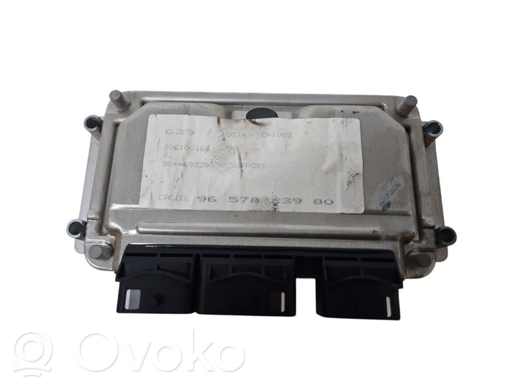 Centralina/modulo motore ECU   0261207474