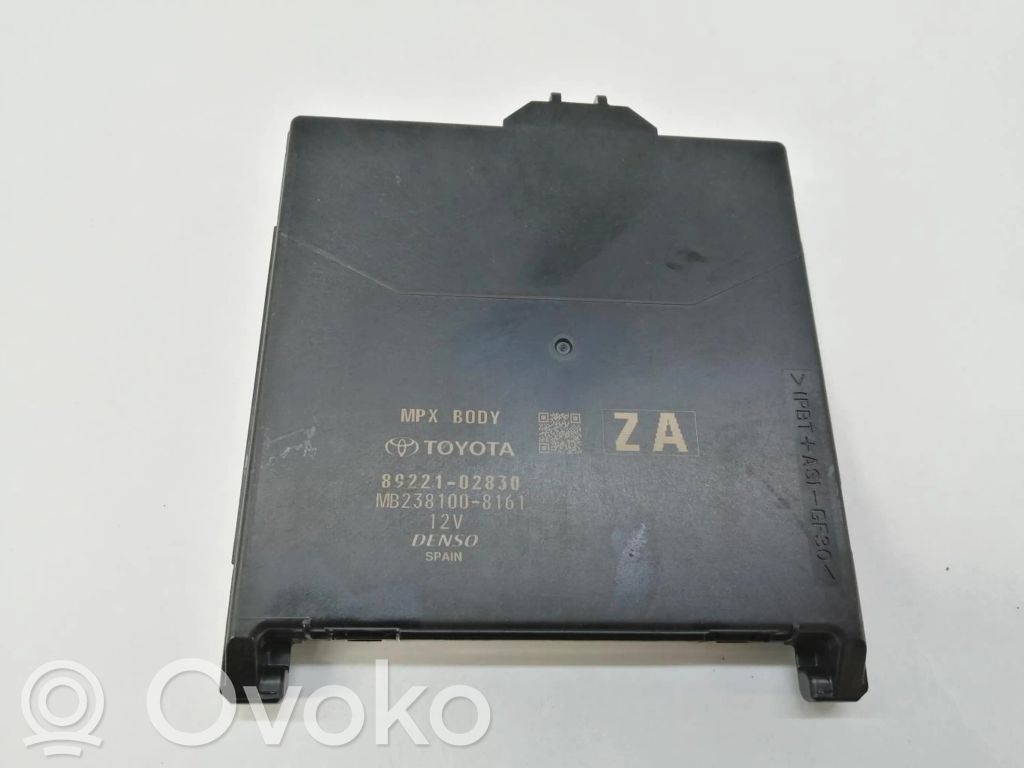 Unidad de control/módulo del motor   8922102830