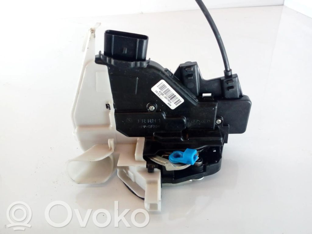 Priekšpusē slēdzene   81320D4110,81320D4110