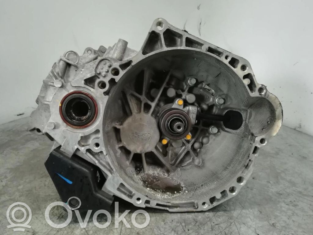 Manual 5 speed gearbox   WMJ6L